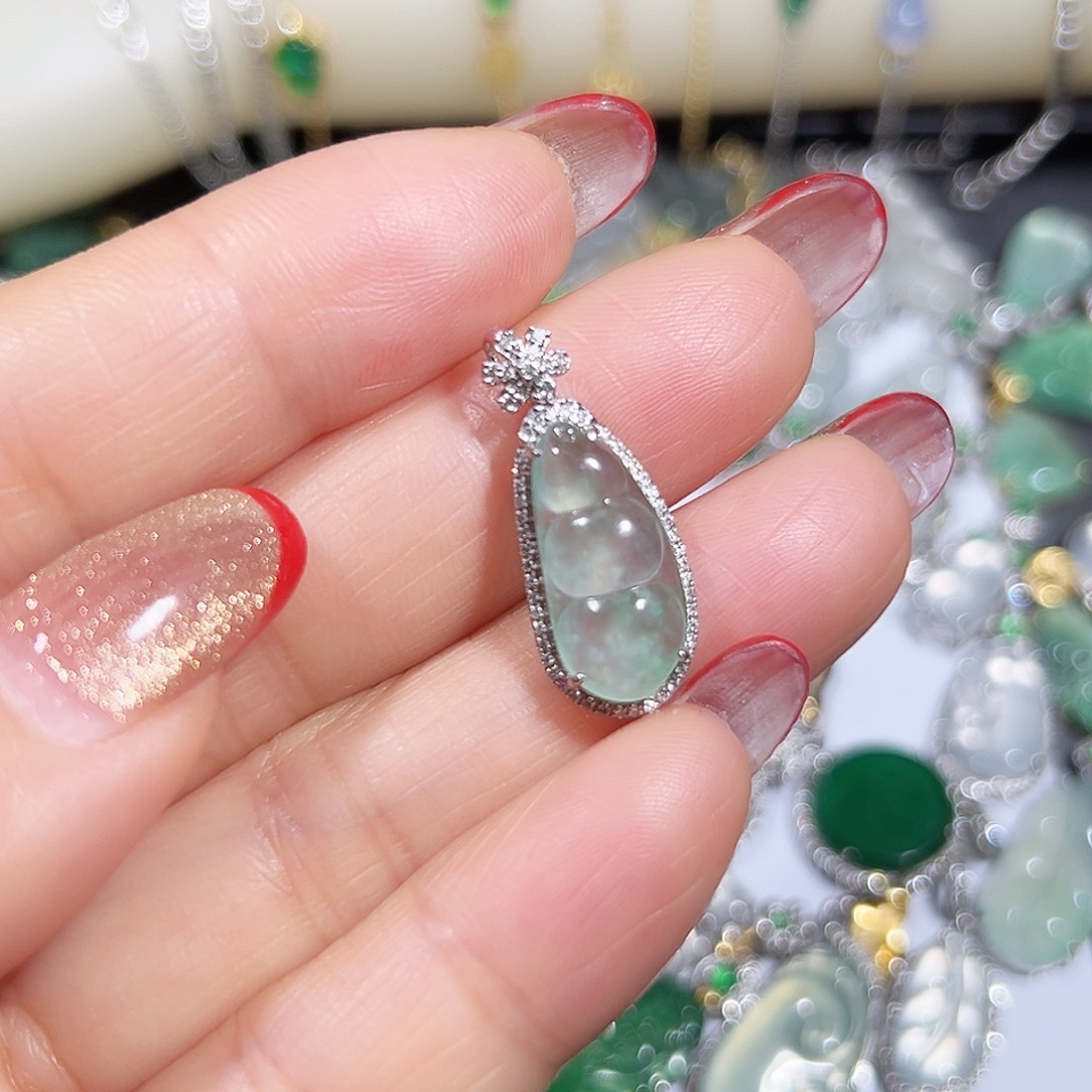 翡翠吊坠(不含链)18K金镶嵌