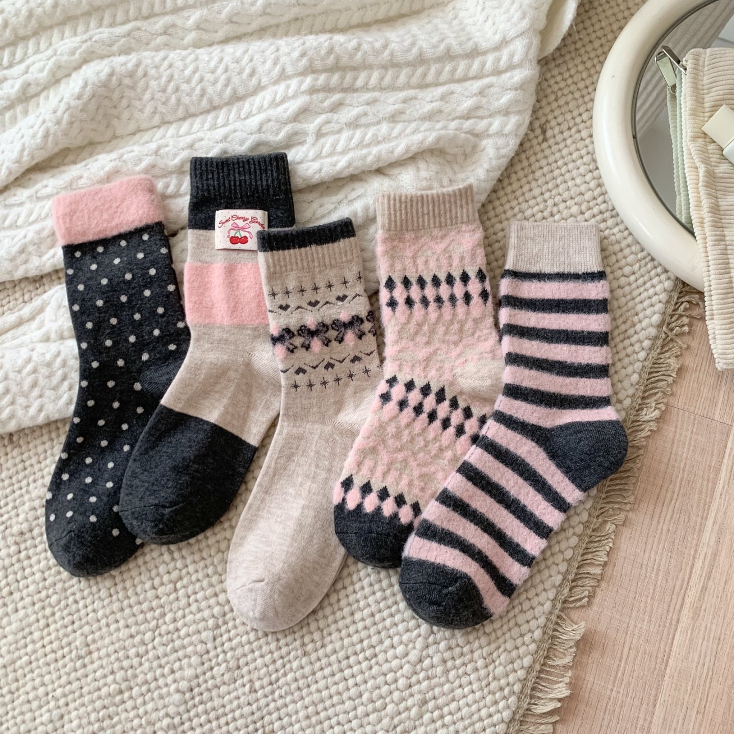 【黑粉莓莓】秋冬暖云绒袜子女保暖加厚居家中筒袜波点条纹堆堆袜