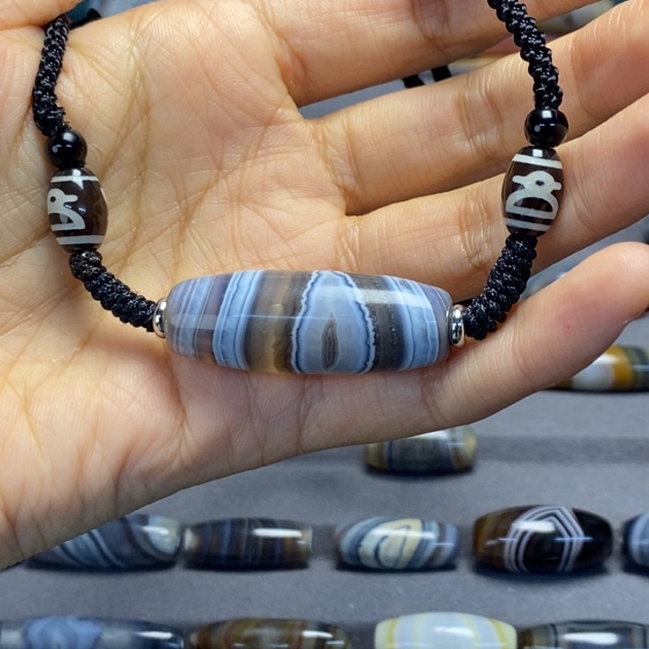 陈***e玛瑙/玉髓合金藏风蓝沁海浪花