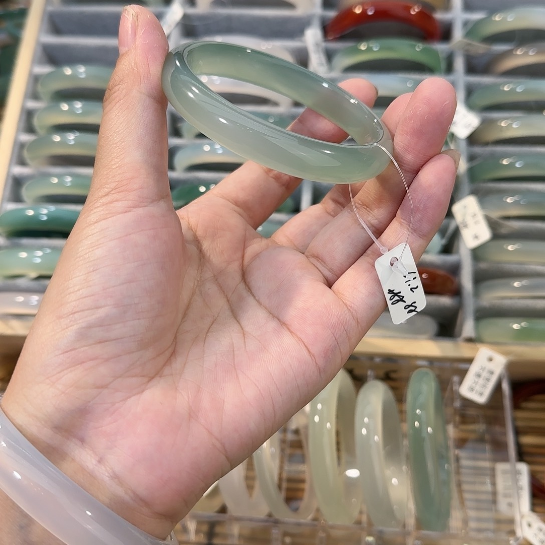 玛瑙/玉髓手镯未镶嵌圈口61.2