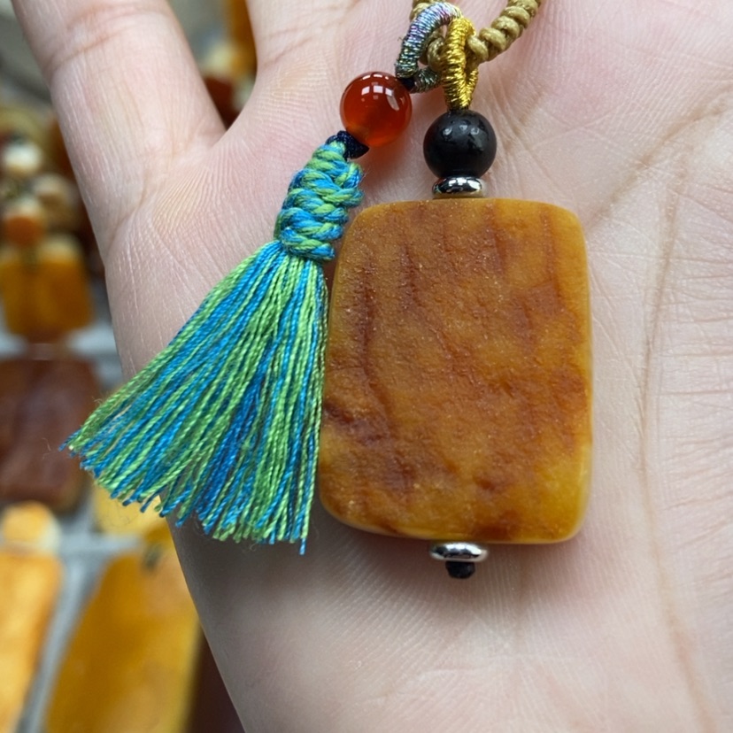 【闪购商品】琥珀颈饰未镶嵌