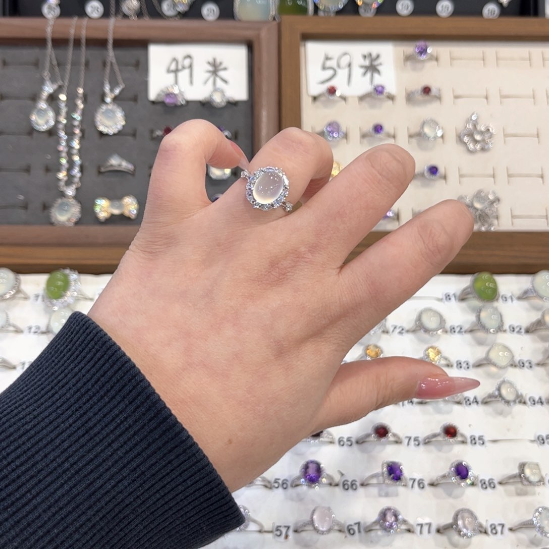 银S925镶嵌岫玉戒指陈**?