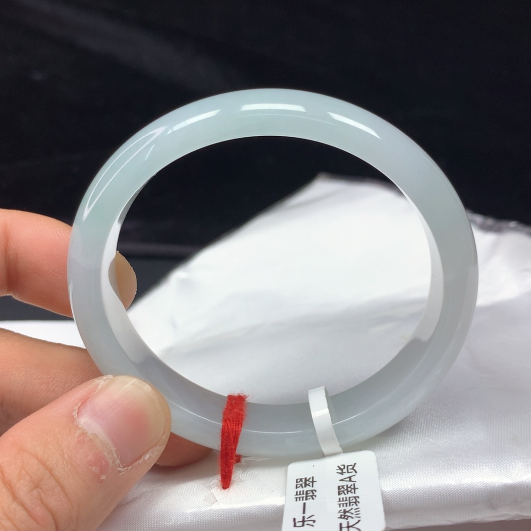 翡翠手镯（贵妃镯）未镶嵌55.1贵妃