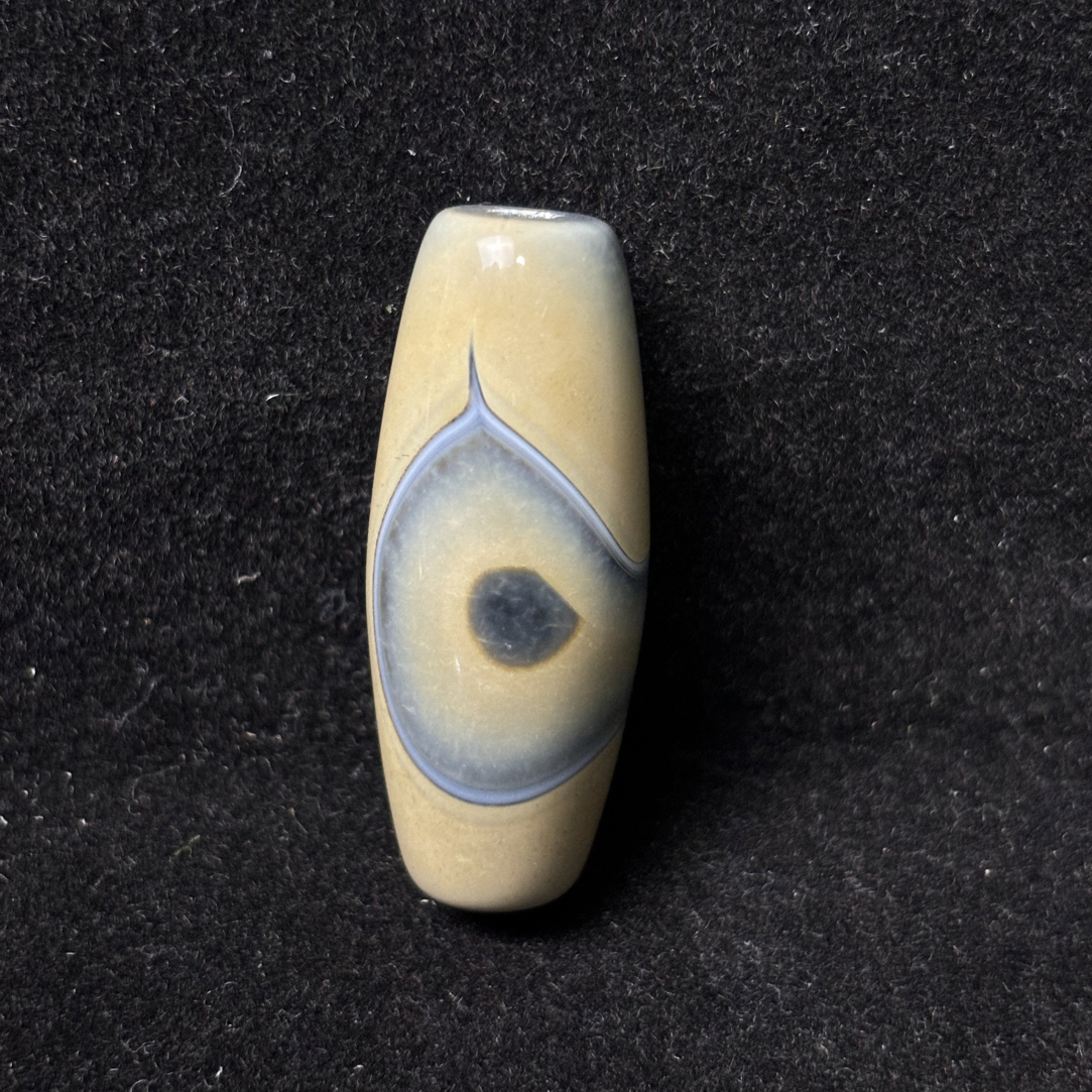 牙黄蓝沁象形犀牛玛瑙珠