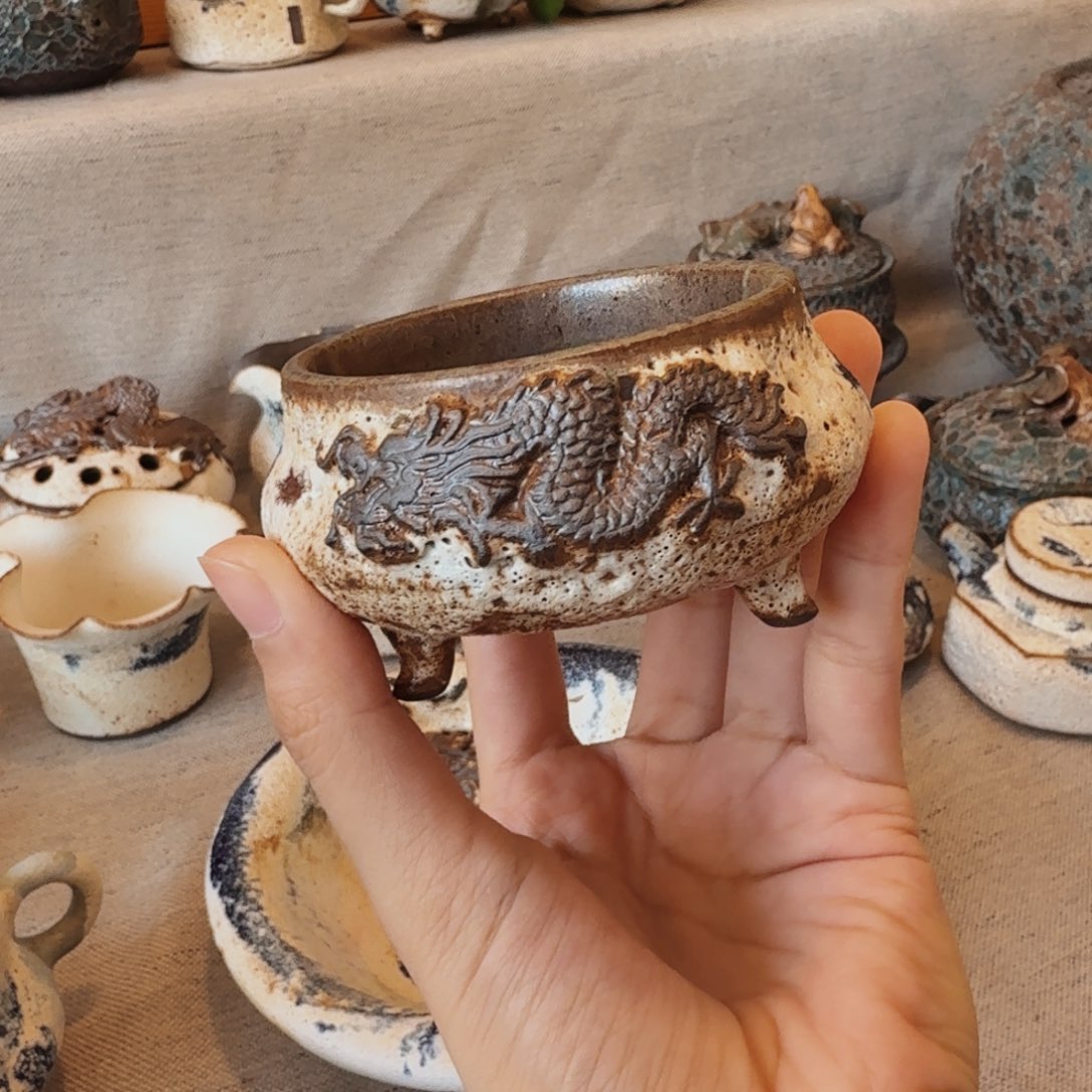 粉引三足龙杯一个