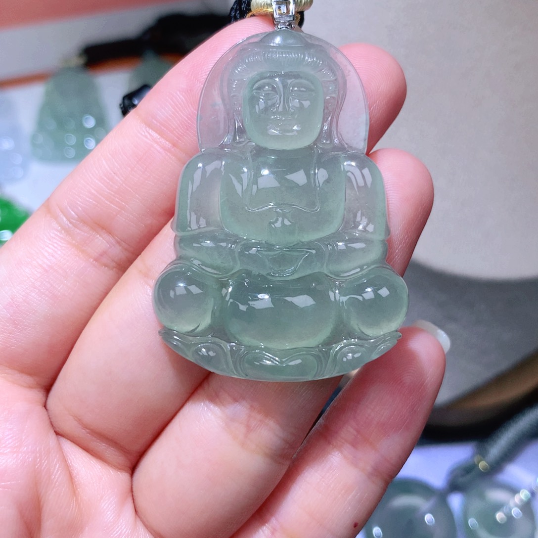 颈饰18K金镶嵌翡翠观音