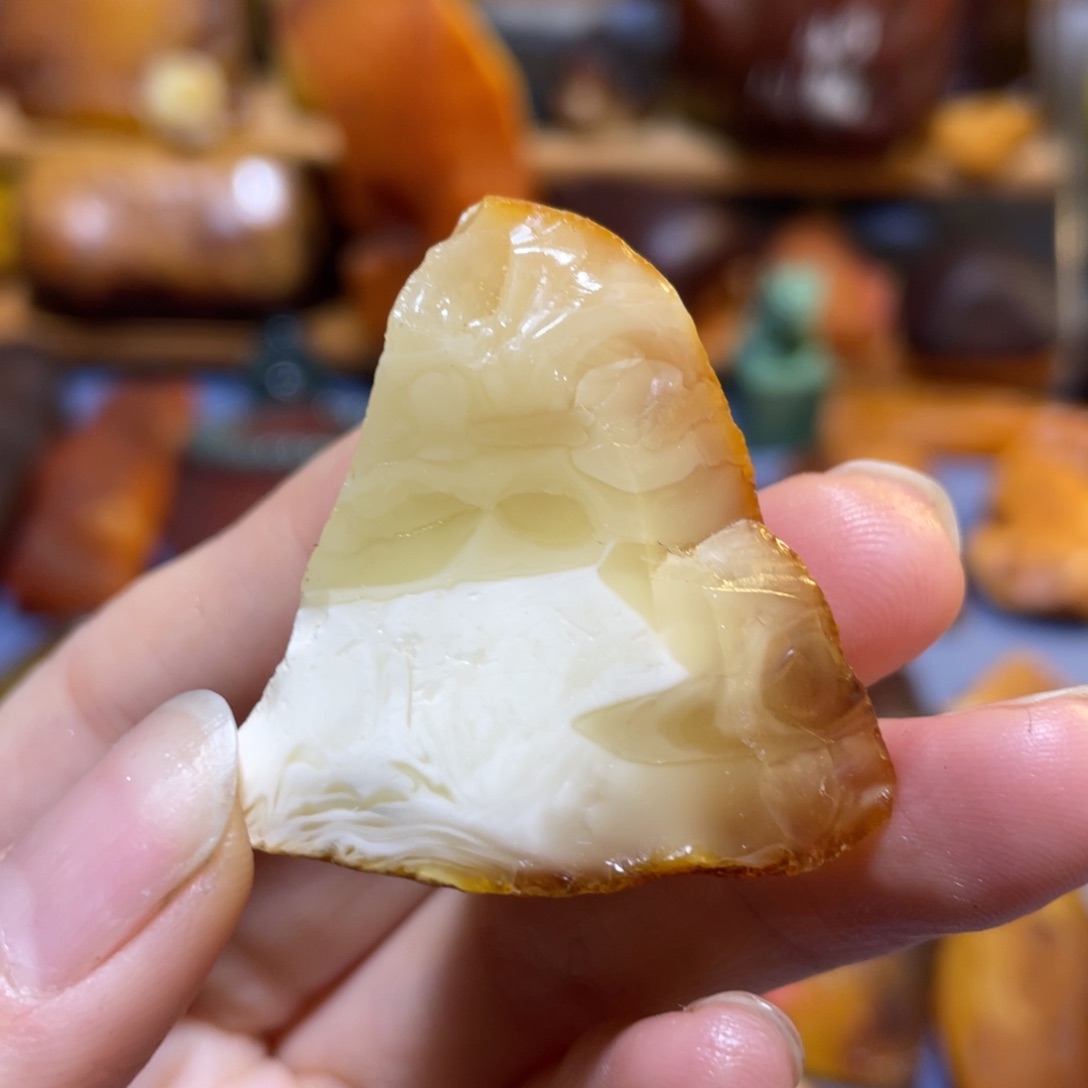 定制琥珀未镶嵌原石