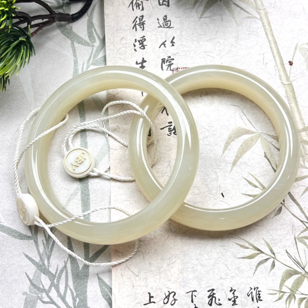 JBY14和田玉藕粉手镯多样性发其一