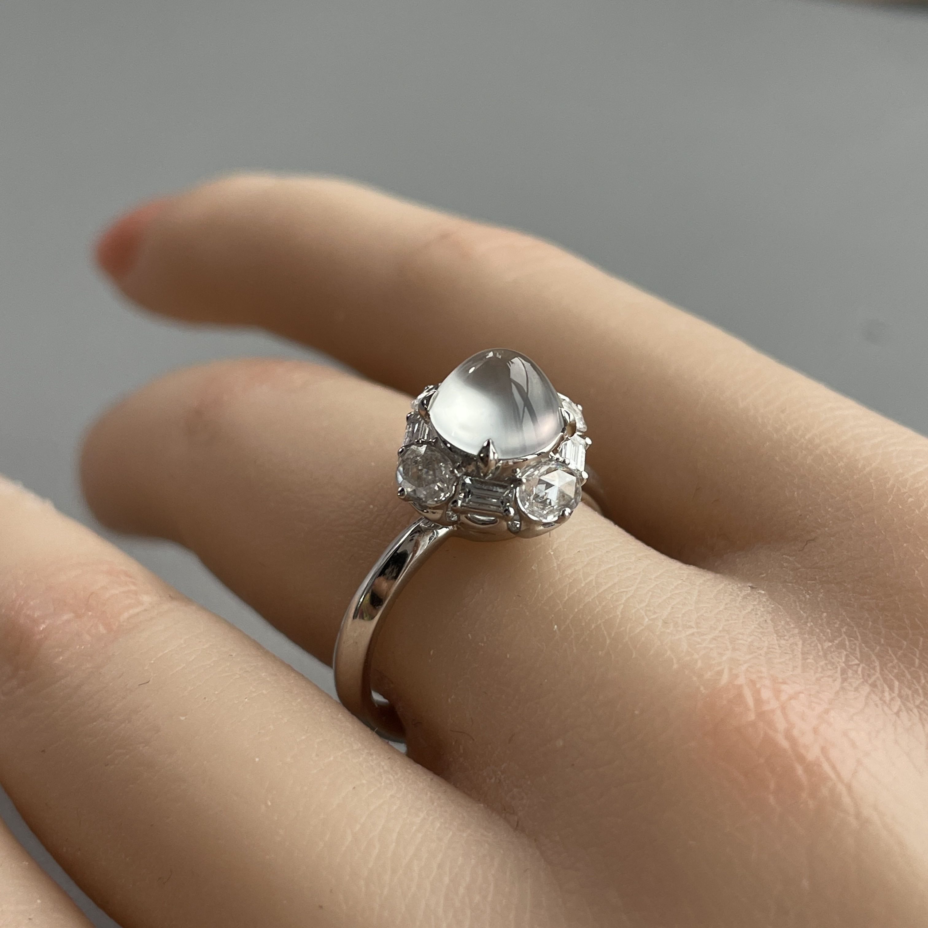 天然缅甸翡翠玻璃种冰蛋戒指豪镶精致女士日常 裸石：7.0-7.2