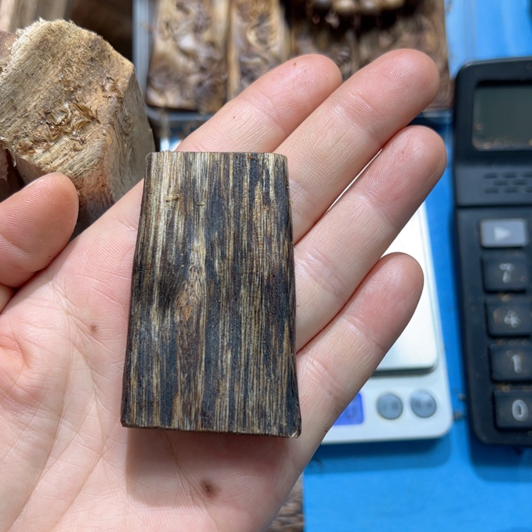 沉香吊坠白棋素牌17.9克