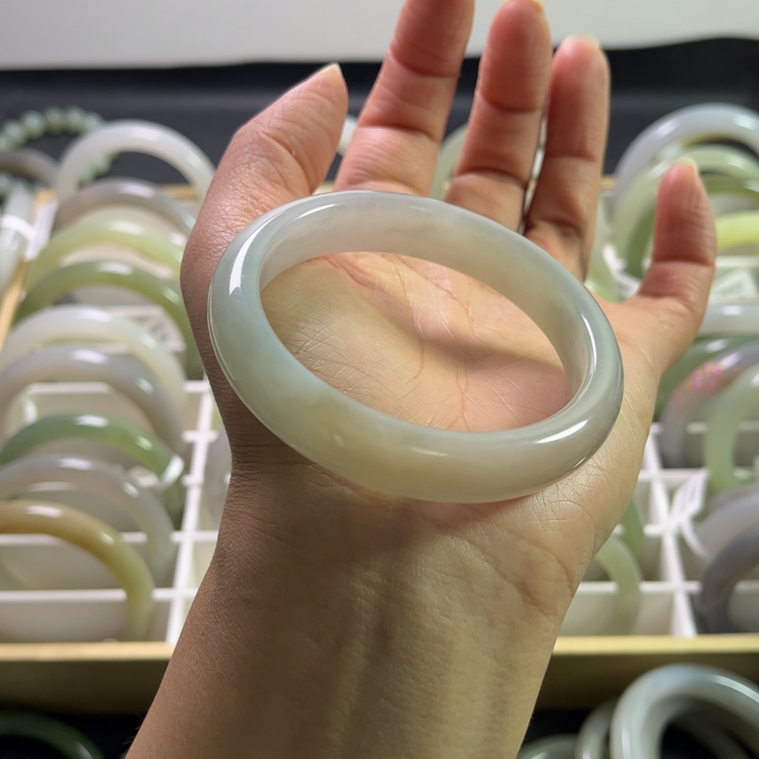 和田玉手镯57.5圈未镶嵌