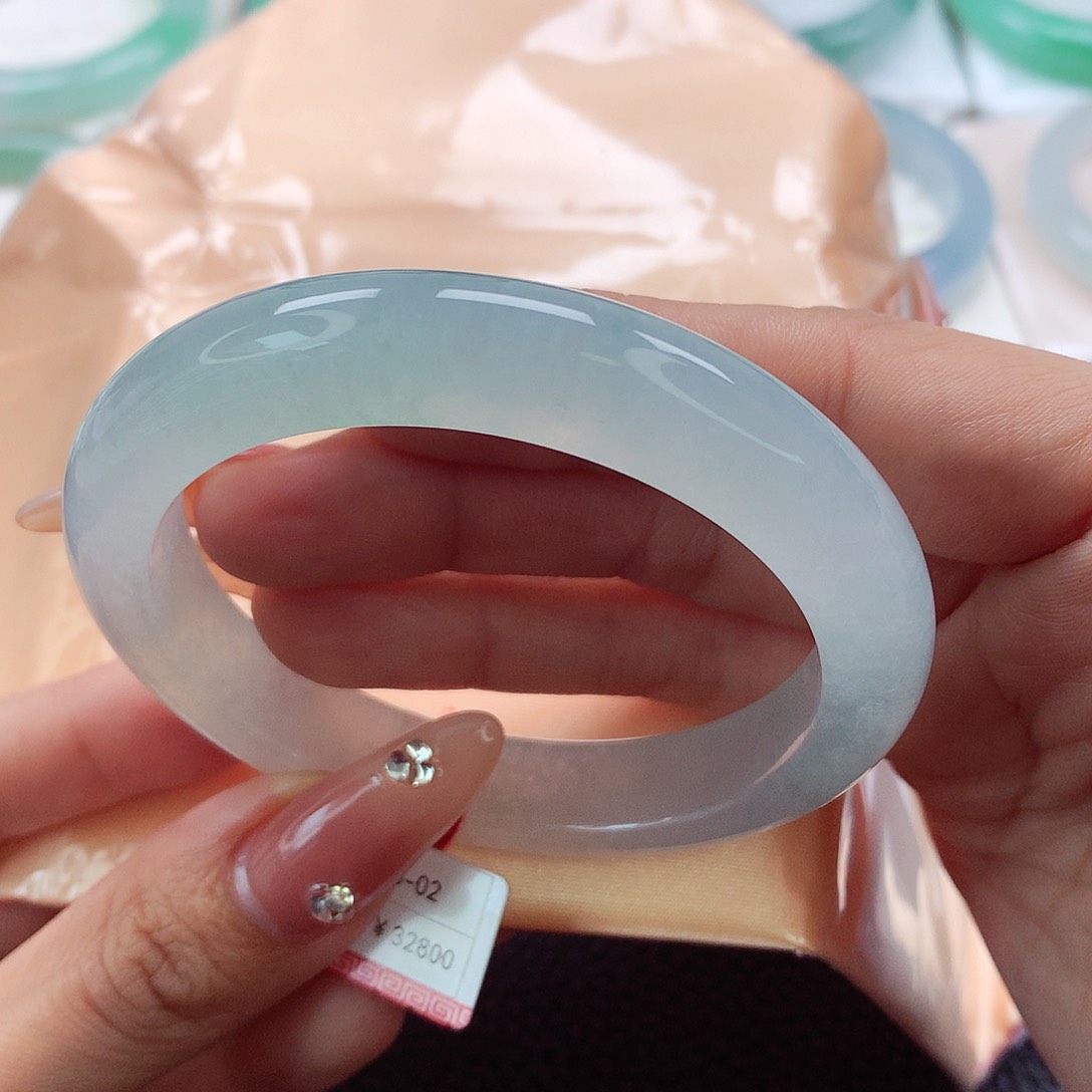 翡翠手镯未镶嵌55.56.57冰晴绿 透亮感好 可当白月光