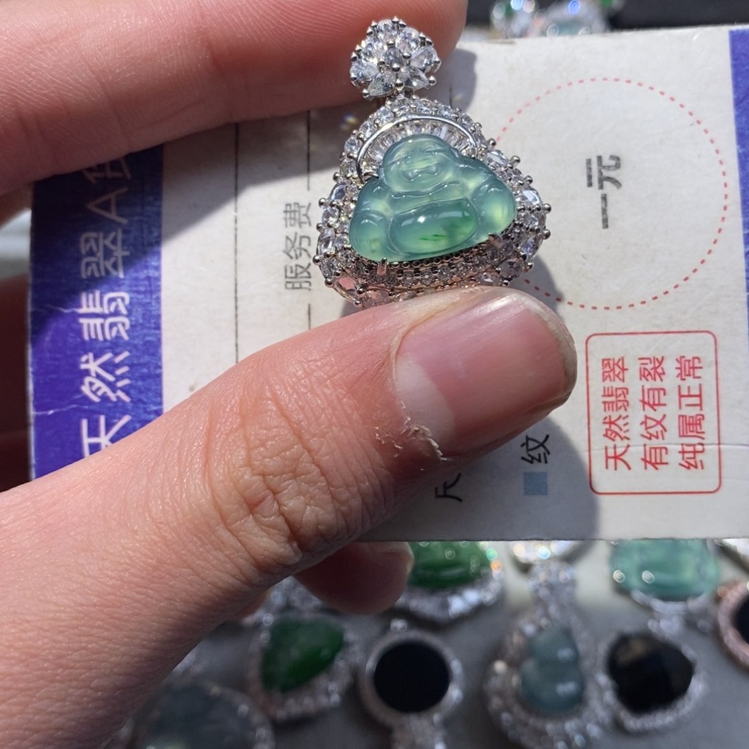 翡翠颈饰未镶嵌翡翠