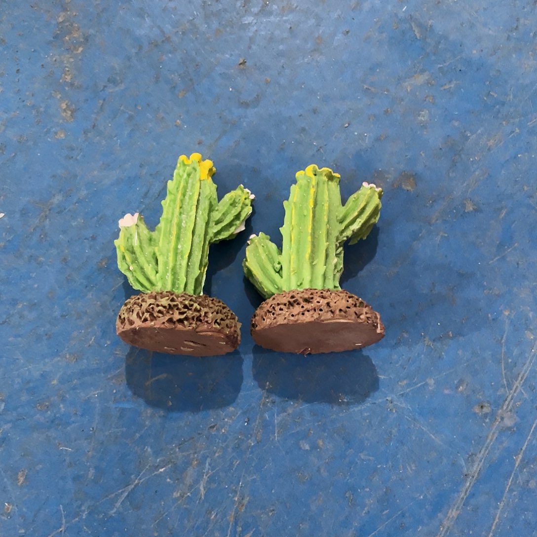 摆件借*  磕碰。       