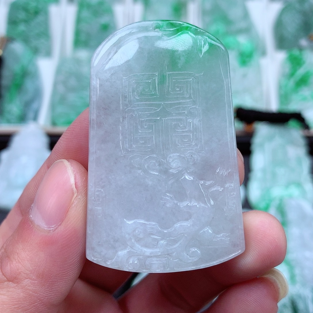 翡翠颈饰未镶嵌翡翠吊坠
