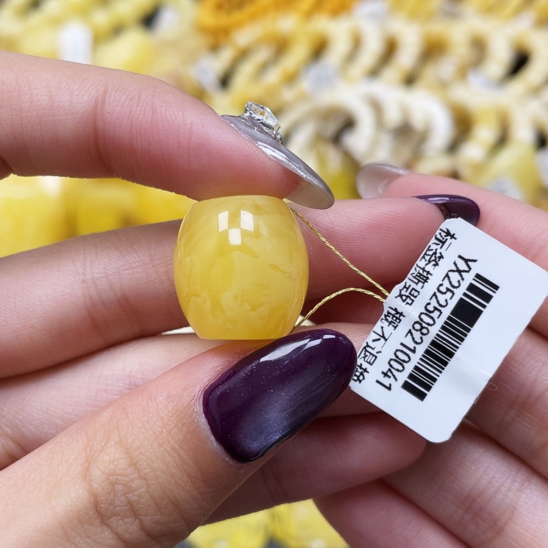 琥珀未镶嵌裸石17*16.7mm蜜蜡桶珠 瑕 福利款