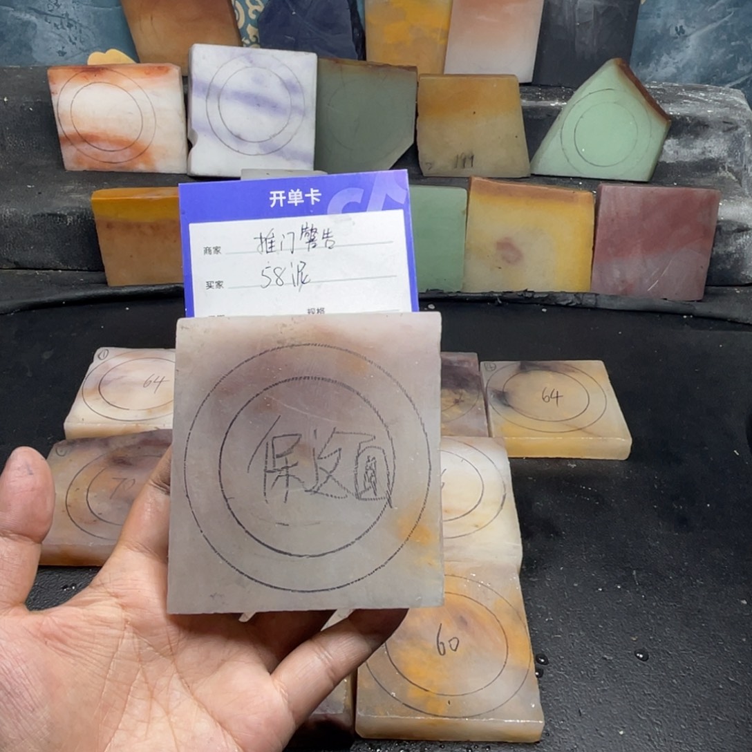 推***告石英质玉（金丝玉）未镶嵌手镯定制手镯