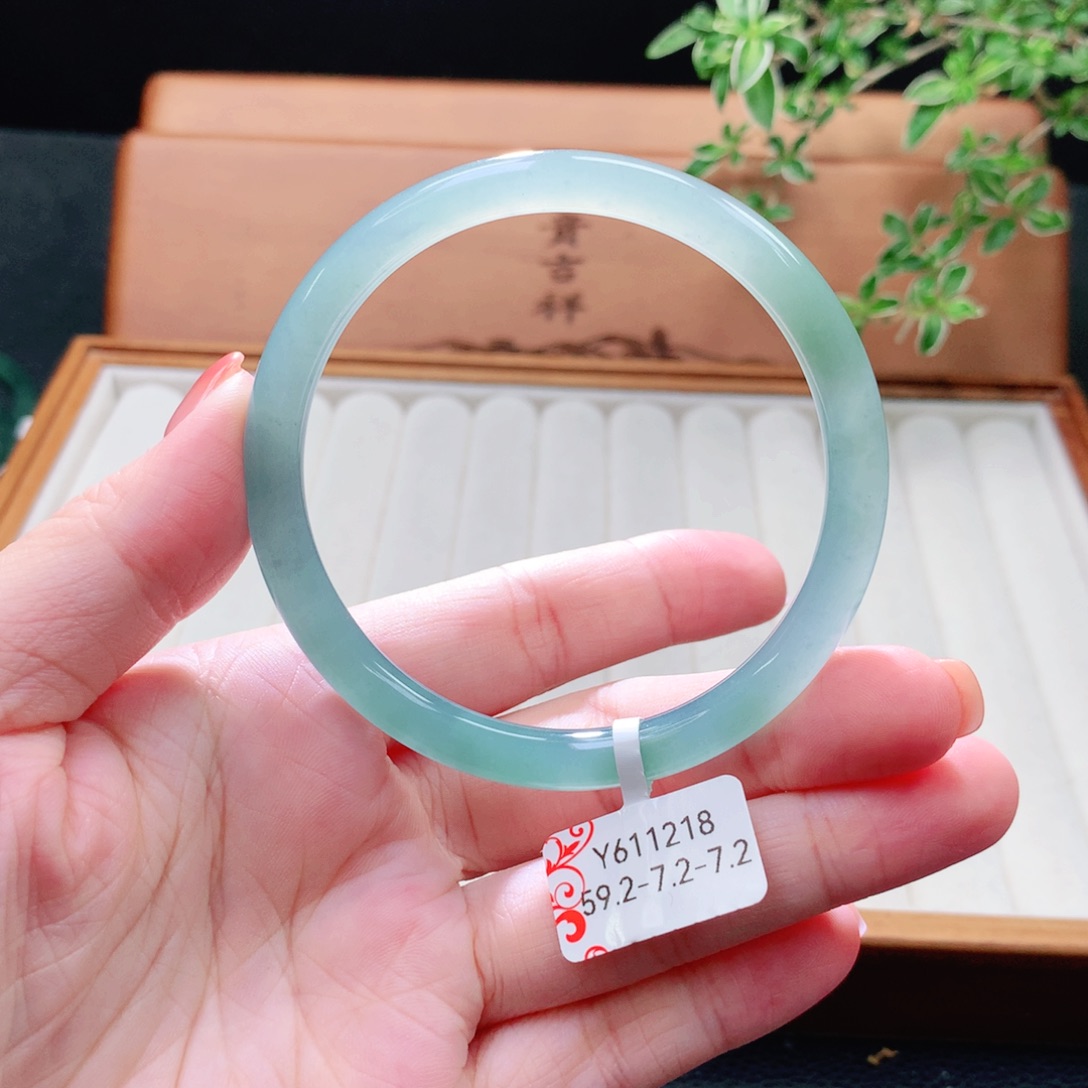 未镶嵌手镯（圆镯）翡翠