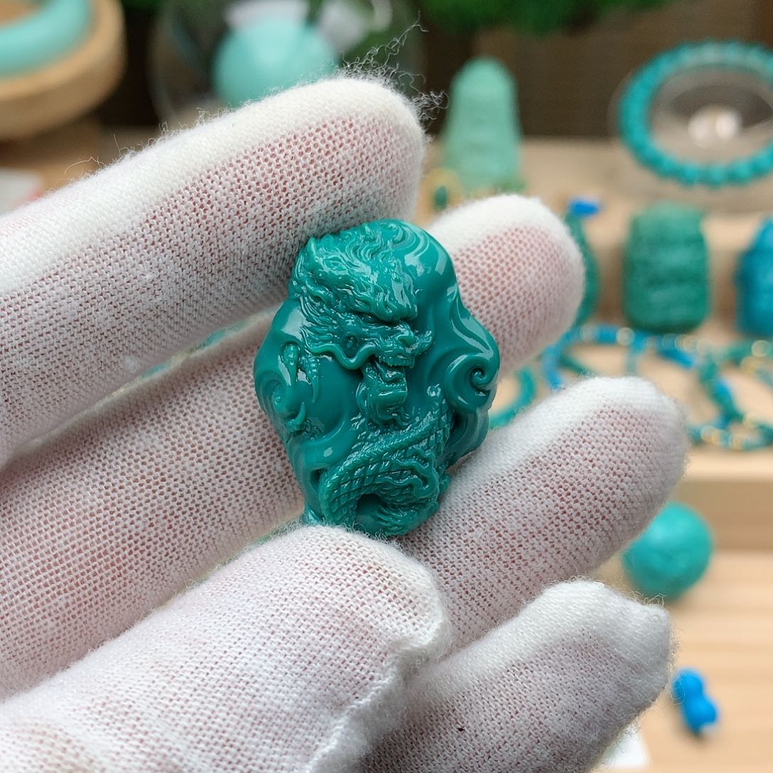 绿松石未镶嵌颈饰