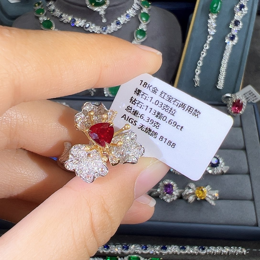 红宝石戒指18K金镶嵌