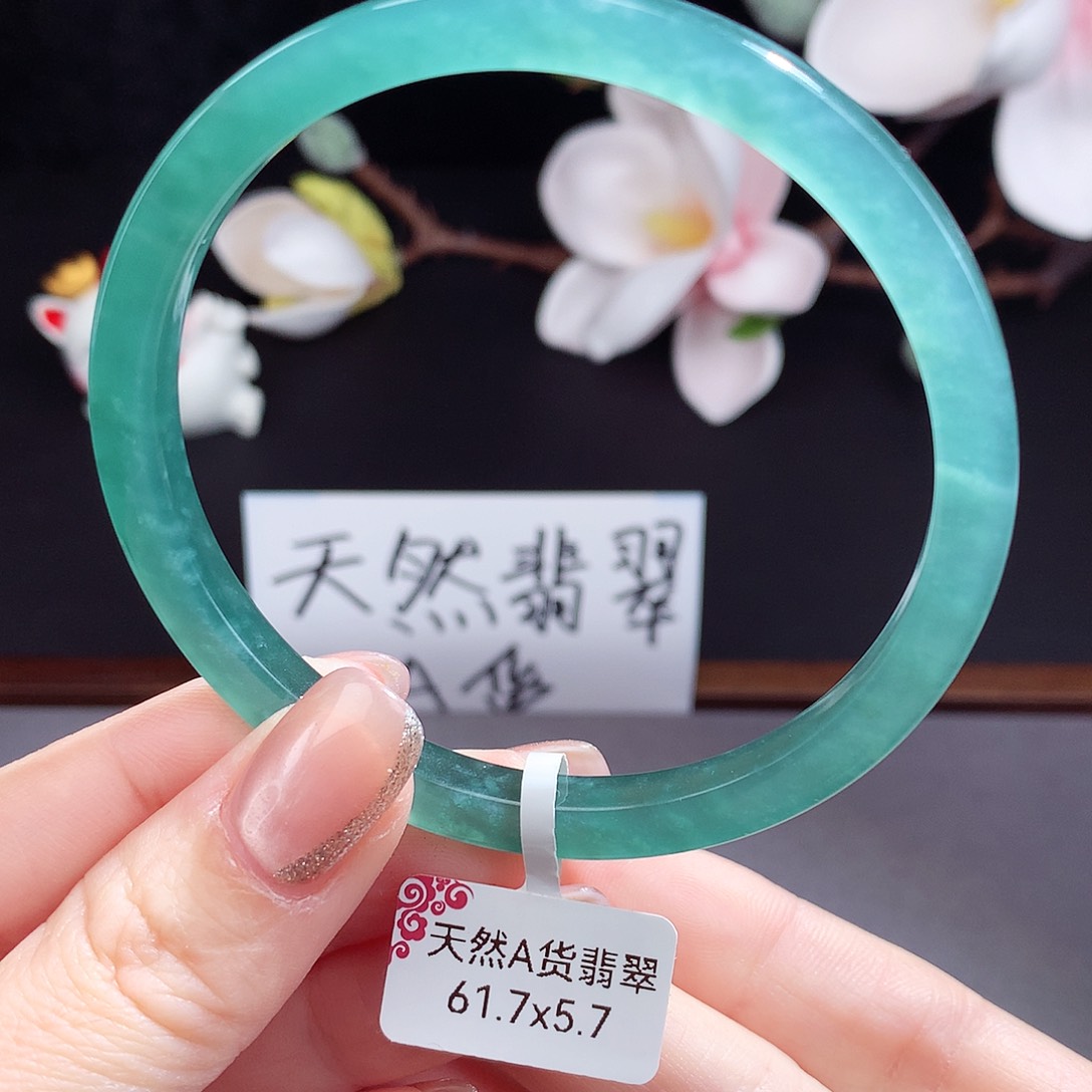 翡翠手镯（圆镯）未镶嵌