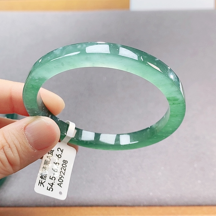 【闪购商品】翡翠手镯（圆镯）未镶嵌