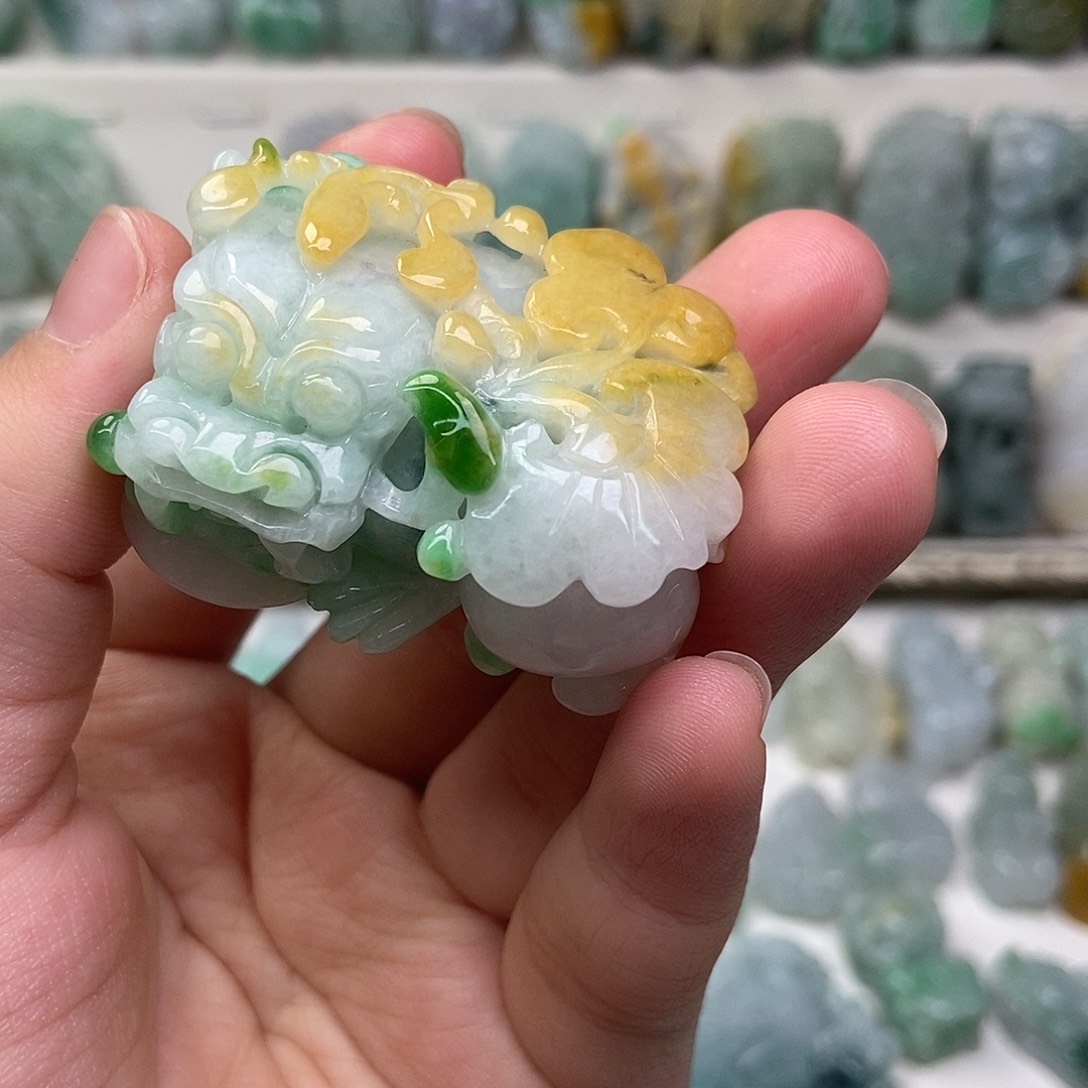 翡翠未镶嵌吊坠(赠链)