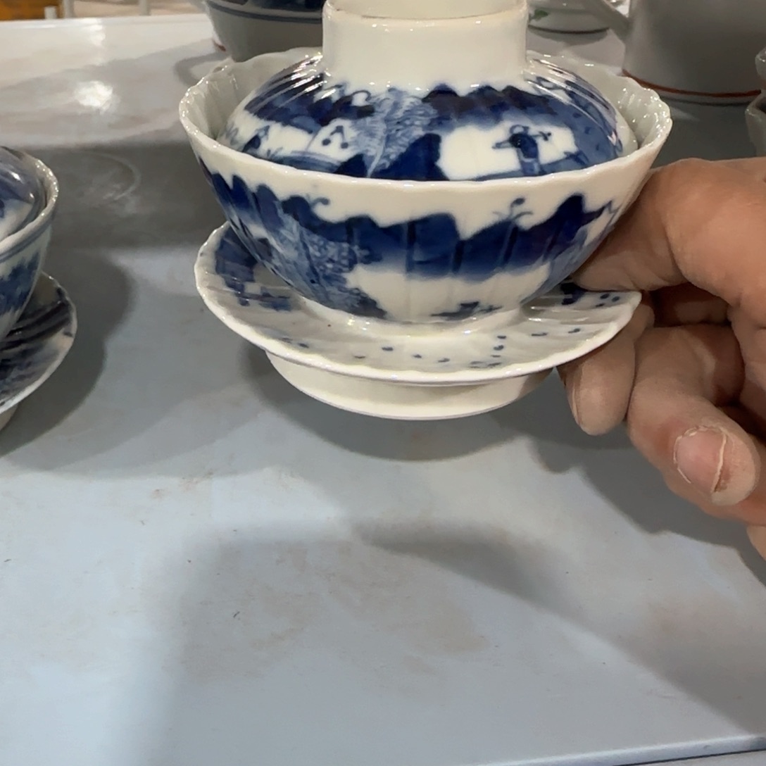 瓷片瓷器上用青花做圆润青花