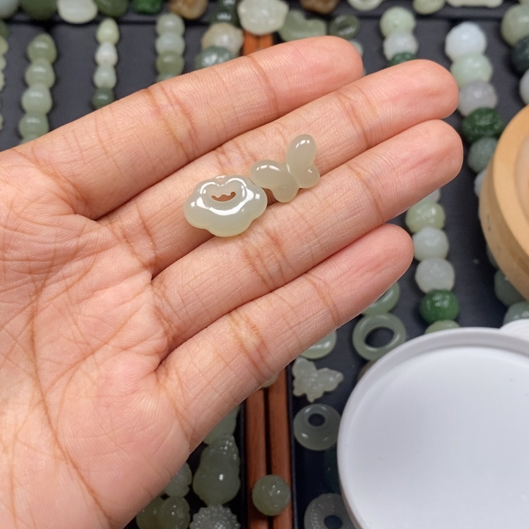 富***贵和田玉未镶嵌颈饰