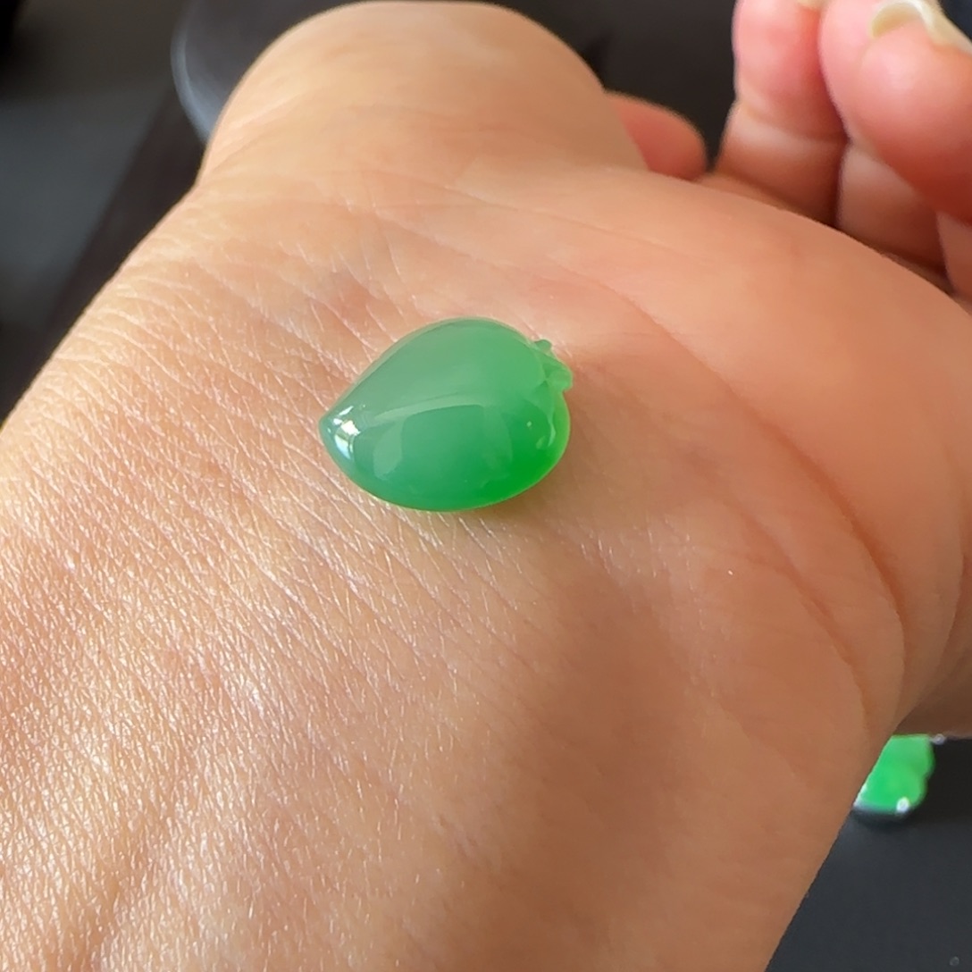 翡翠颈饰未镶嵌福桃