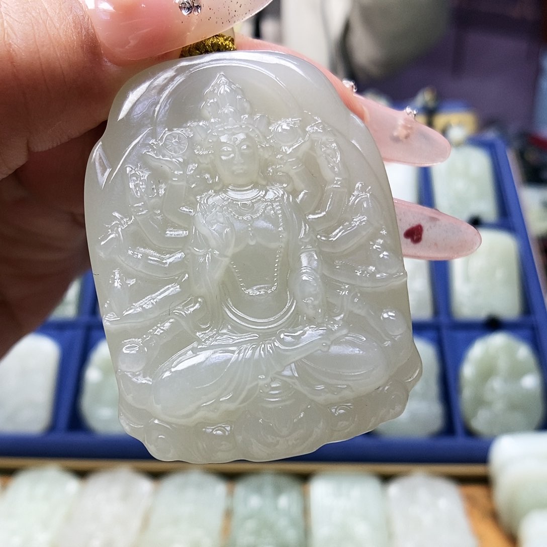 和田玉颈饰未镶嵌心**祷