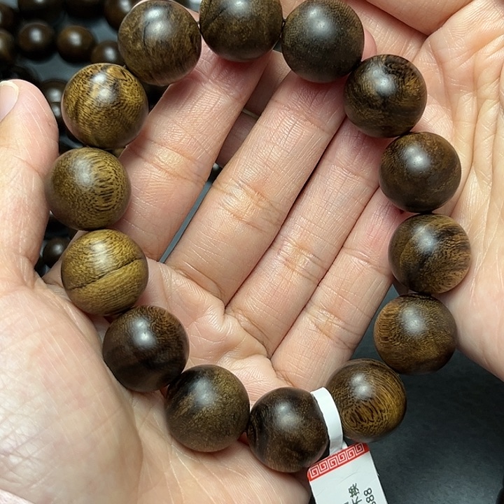 沉香手串白棋留疤