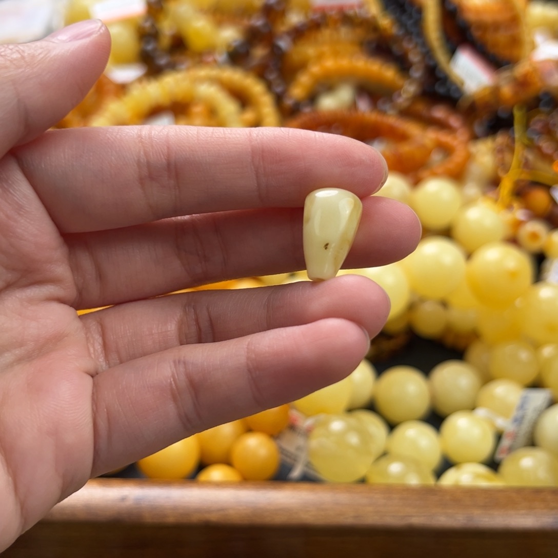 未镶嵌琥珀珠宝奇石