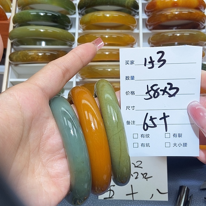 蛇纹石玉未镶嵌手镯莓***?