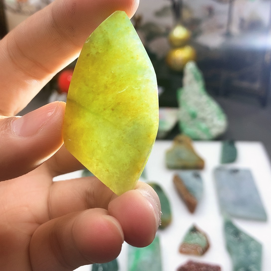 翡翠耳饰未镶嵌天然翡翠