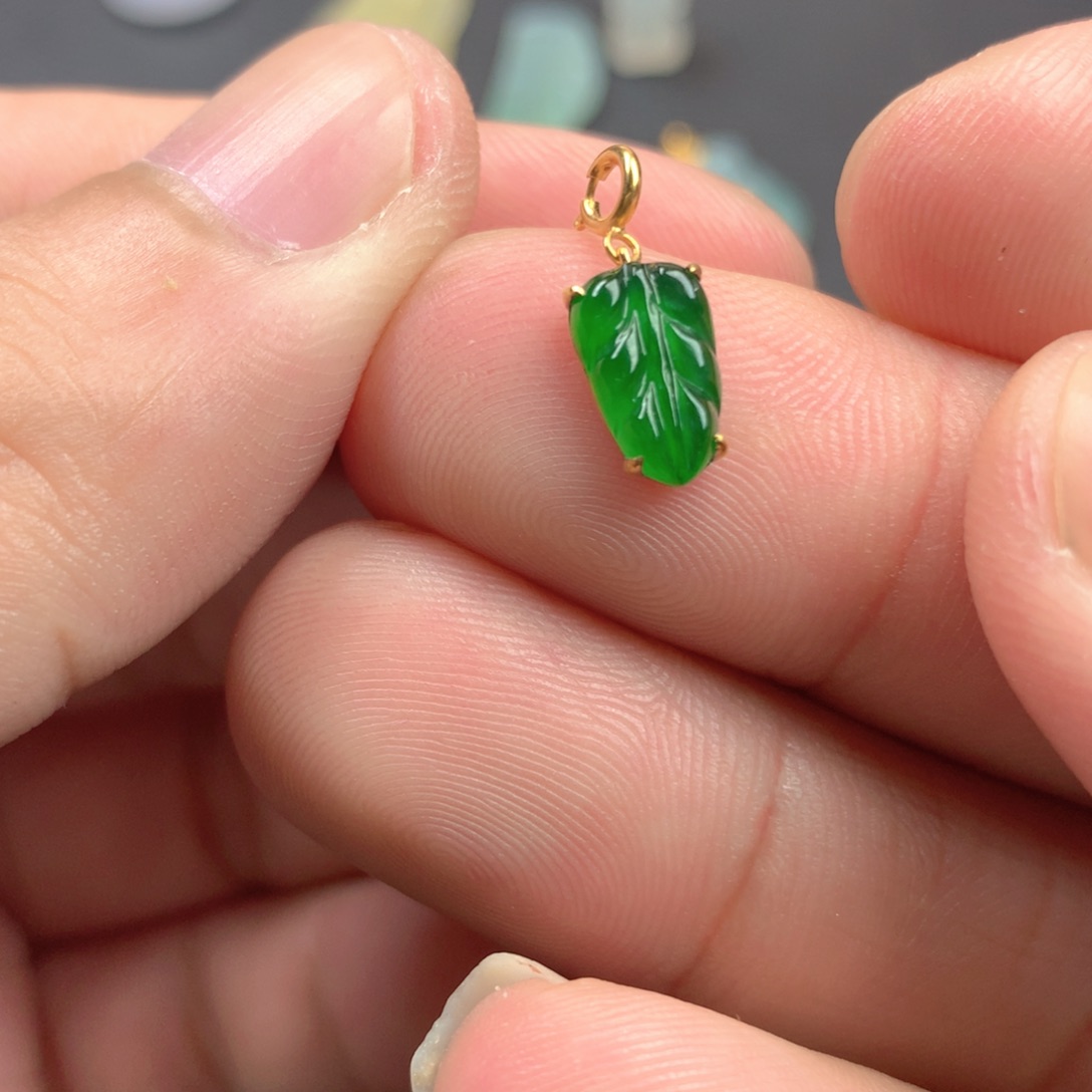 【闪购商品】颈饰18K金镶嵌翡翠翡翠