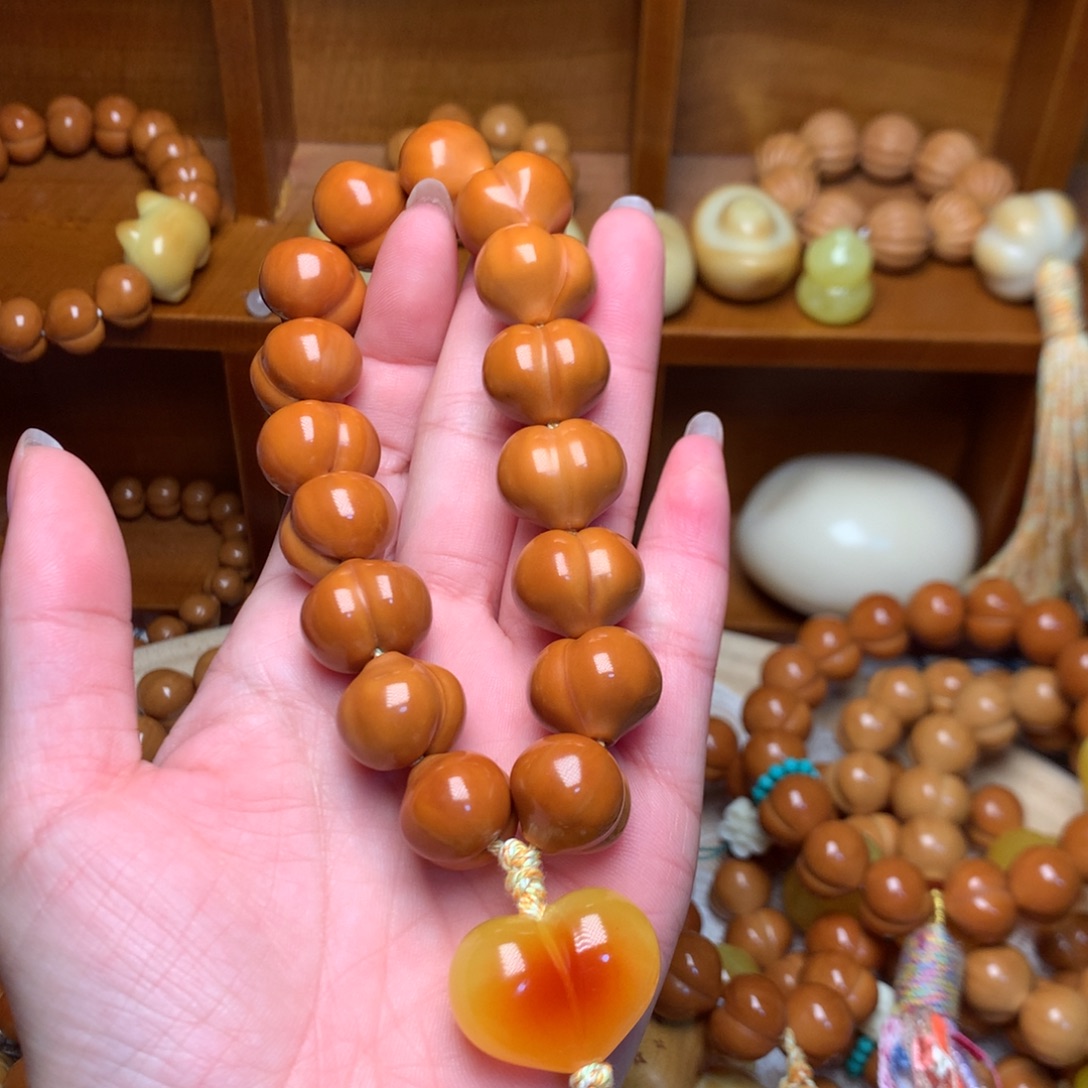 猴头核桃把件17玻璃底屁桃手持爱心