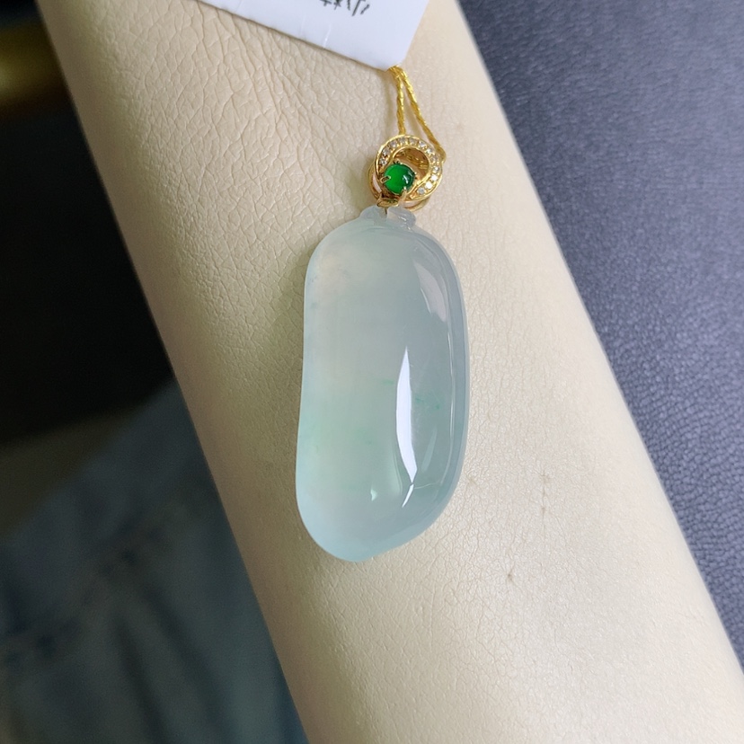 【闪购商品】翡翠颈饰18K金镶嵌福瓜