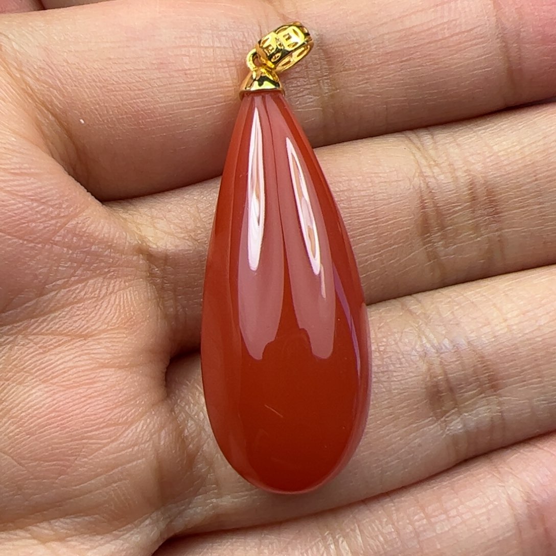18K金镶嵌吊坠南红玛瑙酒*娘