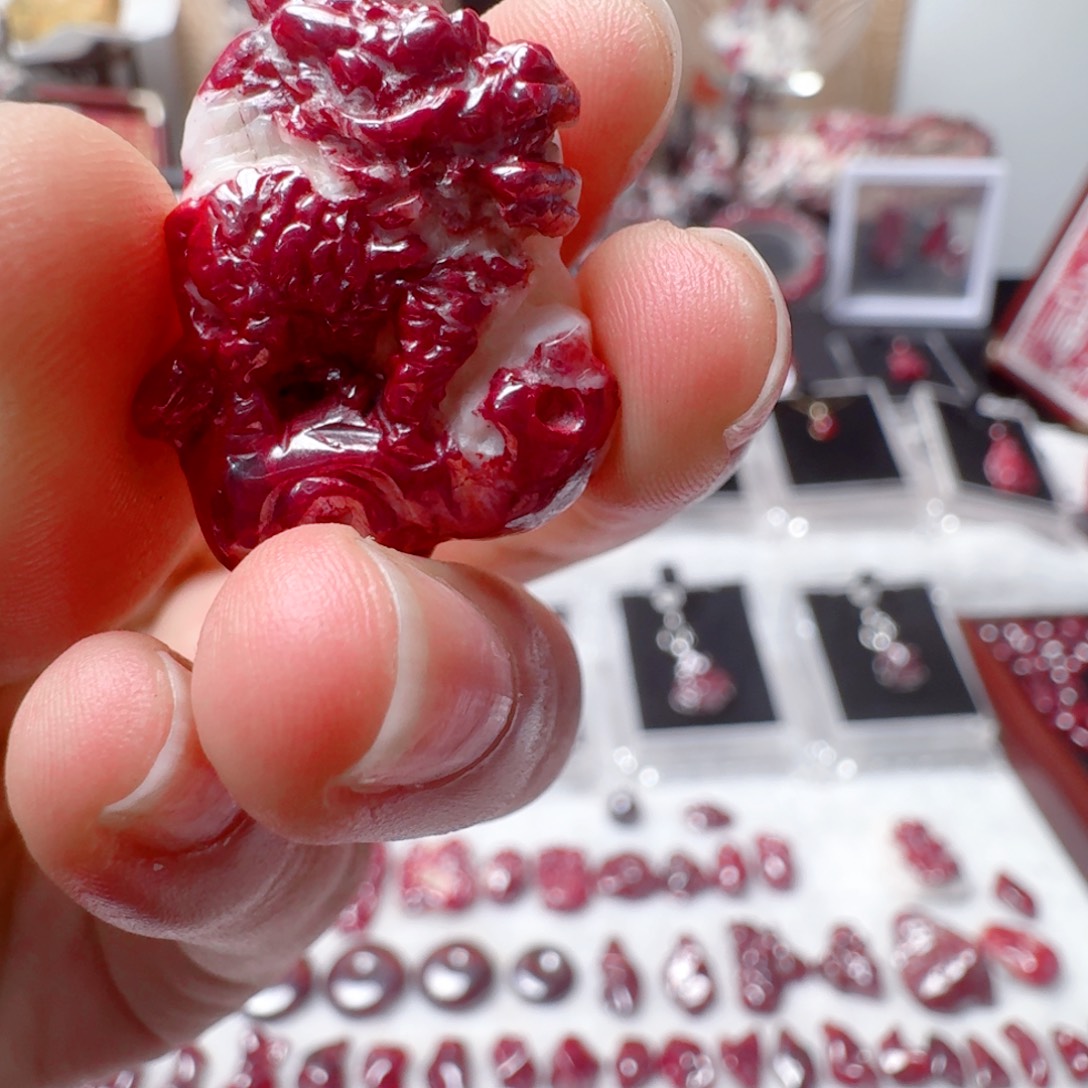 巽***离天然辰砂天然原石雕刻，15.7克