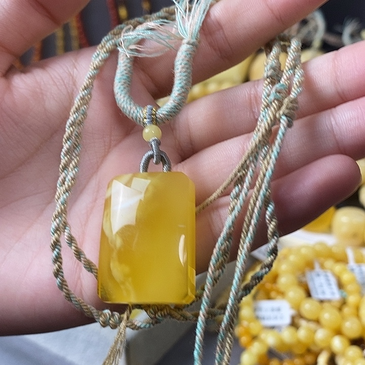 琥珀未镶嵌裸石无事牌