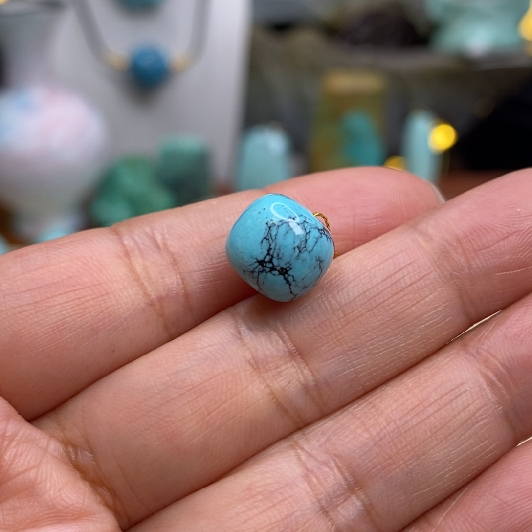 绿松石未镶嵌珠宝奇石10.3×9.7