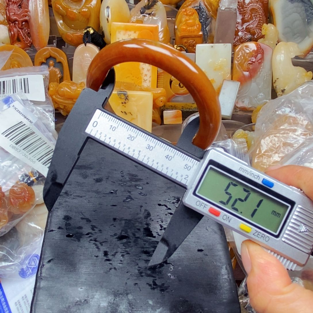 石英质玉（黄龙玉）颈饰未镶嵌