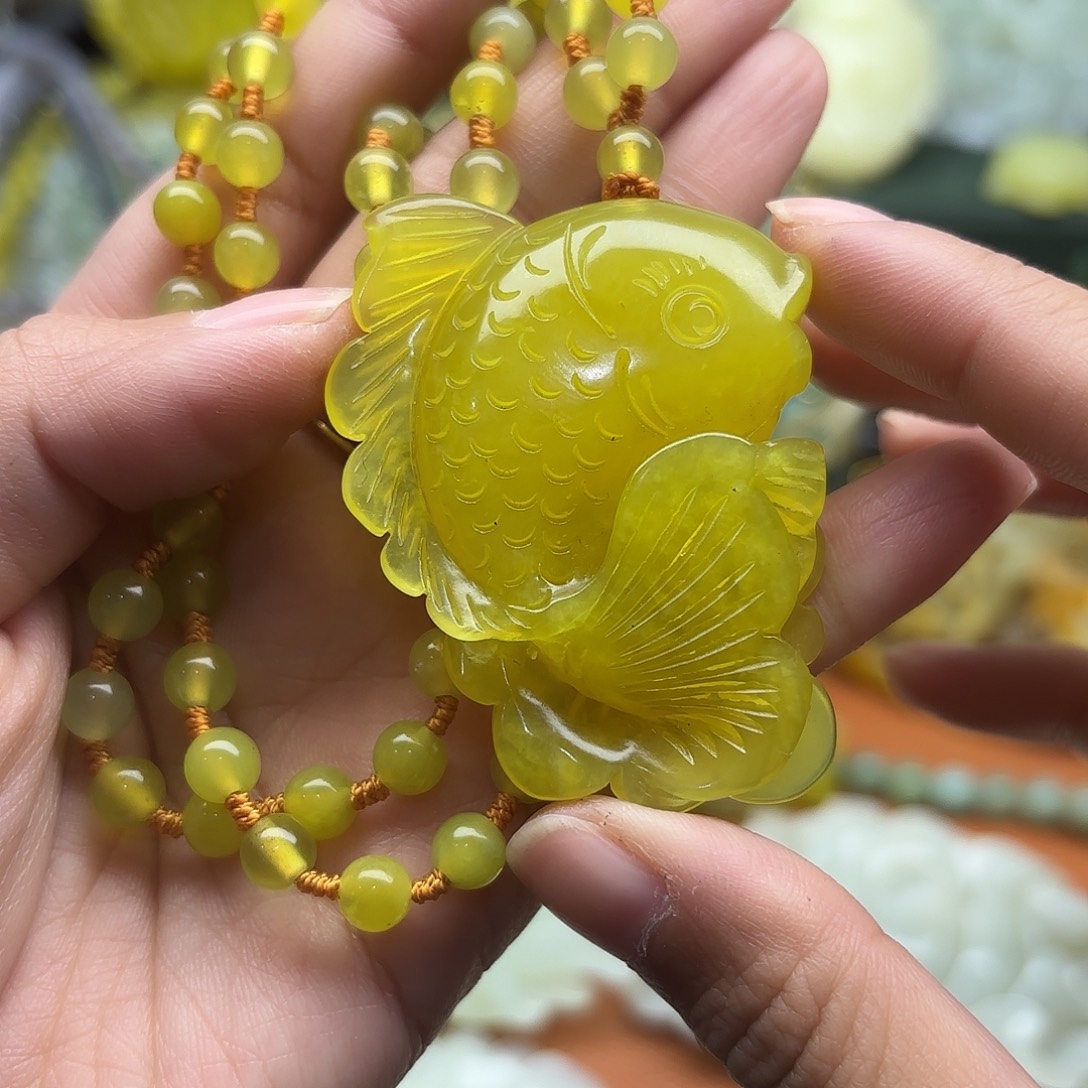 蛇纹石玉未镶嵌颈饰