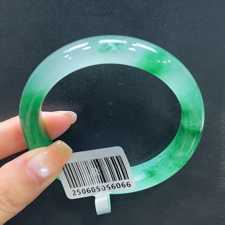 石英质玉（非洲翠）未镶嵌手镯