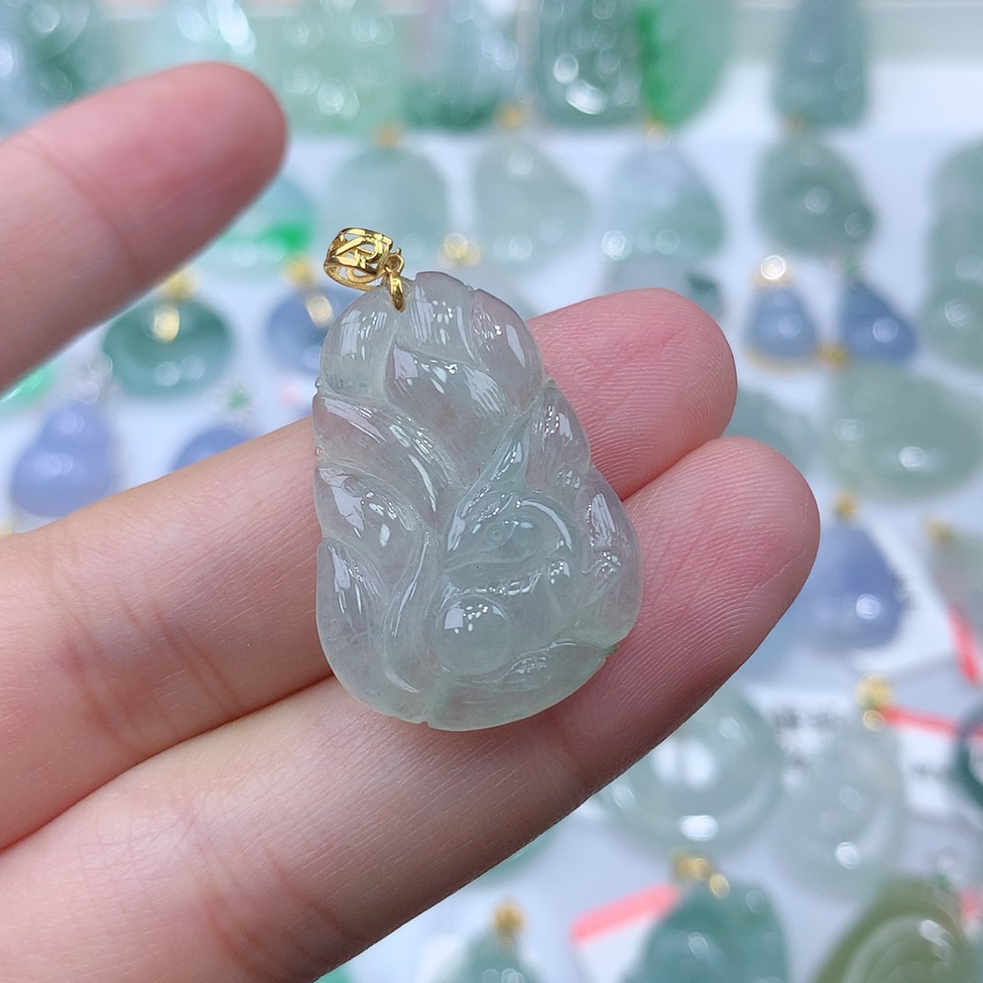 翡翠颈饰18K金镶嵌能*哥九尾狐