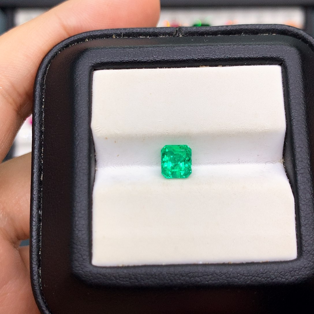 祖母绿裸石未镶嵌92分哥伦比亚