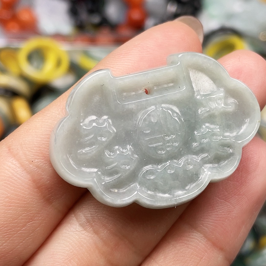 翡翠颈饰未镶嵌翡翠