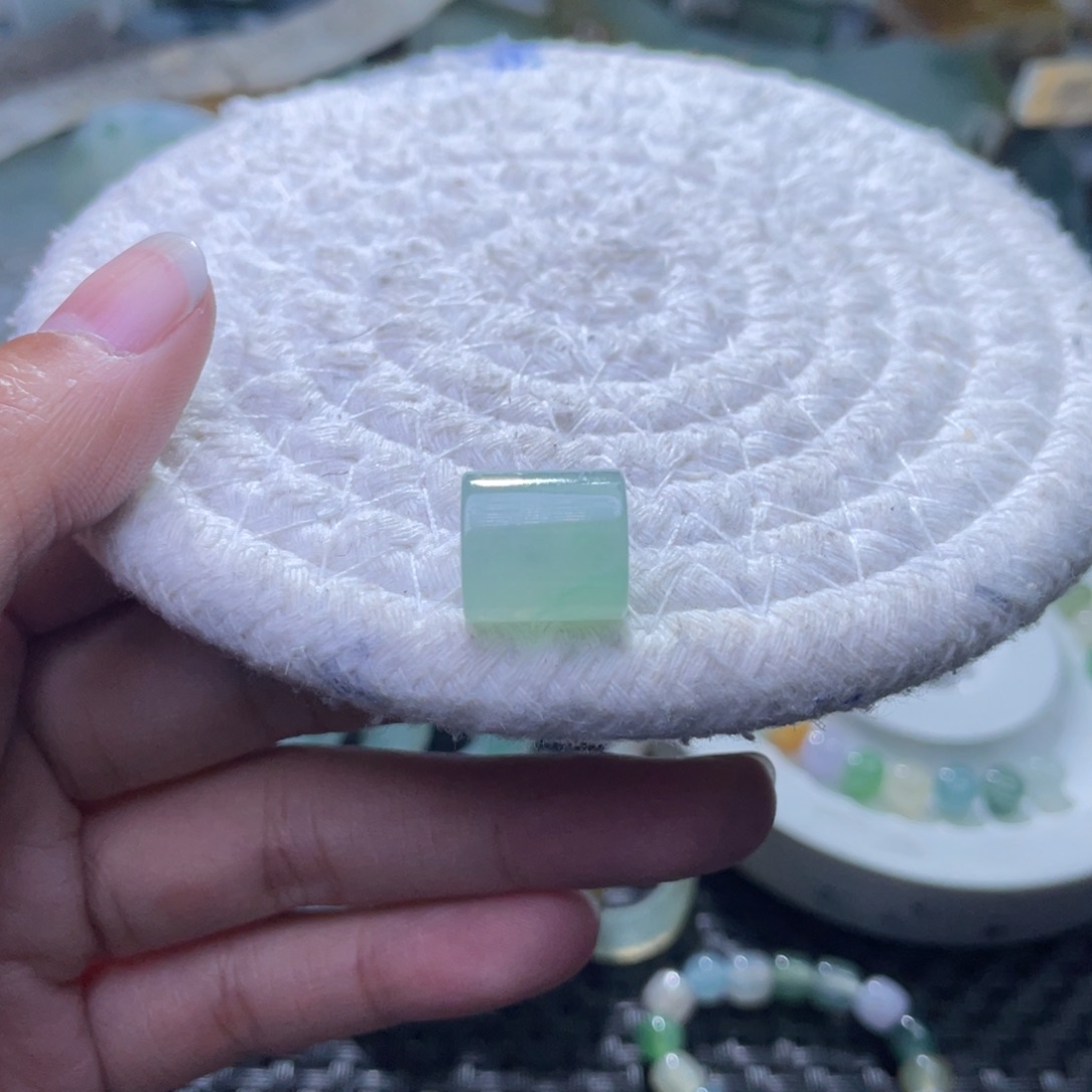 未镶嵌定制翡翠忘*草翡翠定制