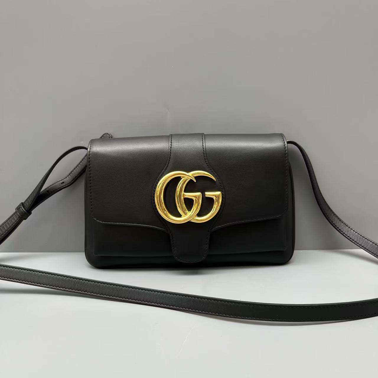 95新 GUCCI/古驰 黑金arli信封包 尺寸25*15 SV15113